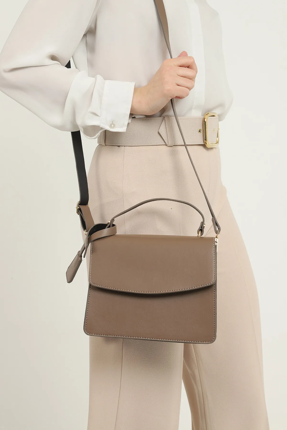 Женская сумка с детализированными ручками и плечевыми ремнями SHK Bag MYZ7895AKS0005 Цвет норки#4