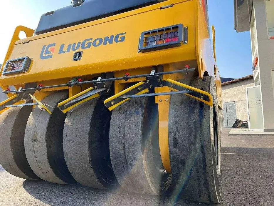 Пневмокаток Liugong 6516E (16 тонн)#3