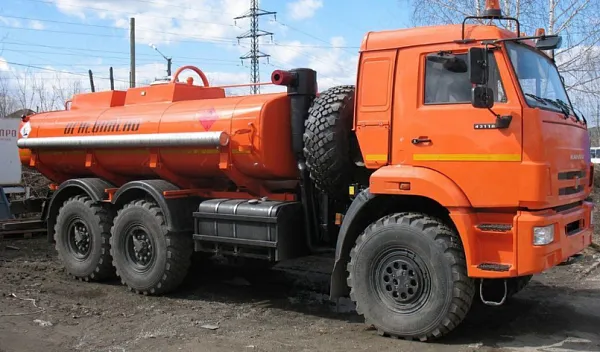 Yoqilg'i tankeri KAMAZ 43118-1048-10 6x6, hajmi - 12 kubometr. m#1
