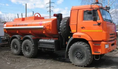 Tanker KAMAZ 43118-1048-10 6x6