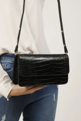 Женская сумка через плечо baguette с клапаном - черный shk bag