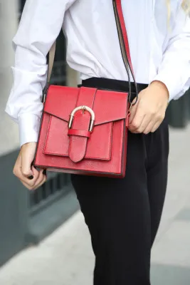 Женская сумка с пряжкой SHK Bag 2617KEC Красный