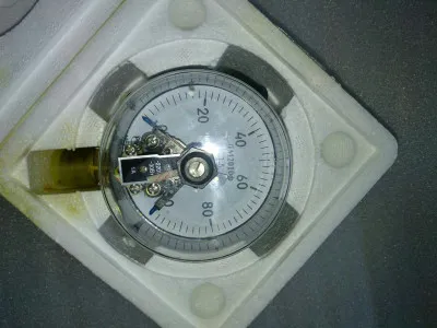 Электрический контактный манометр ДМ-2010