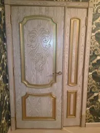 Межкомнатная Дверь Шпонированная с втёртой золотой патиной
