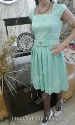 Романтичное платье бирюзового цвета
